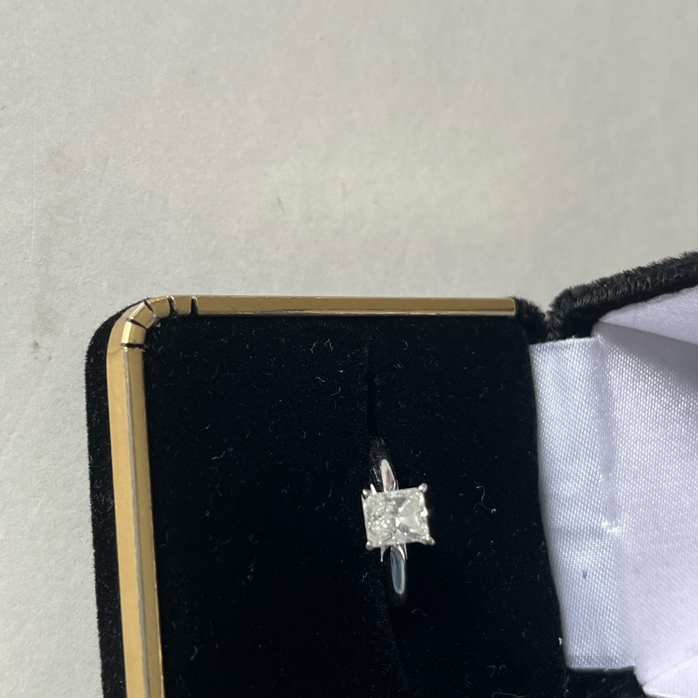 Genuine Diamond Engagement Ring 0.96 carat. - Picture 12 of 16